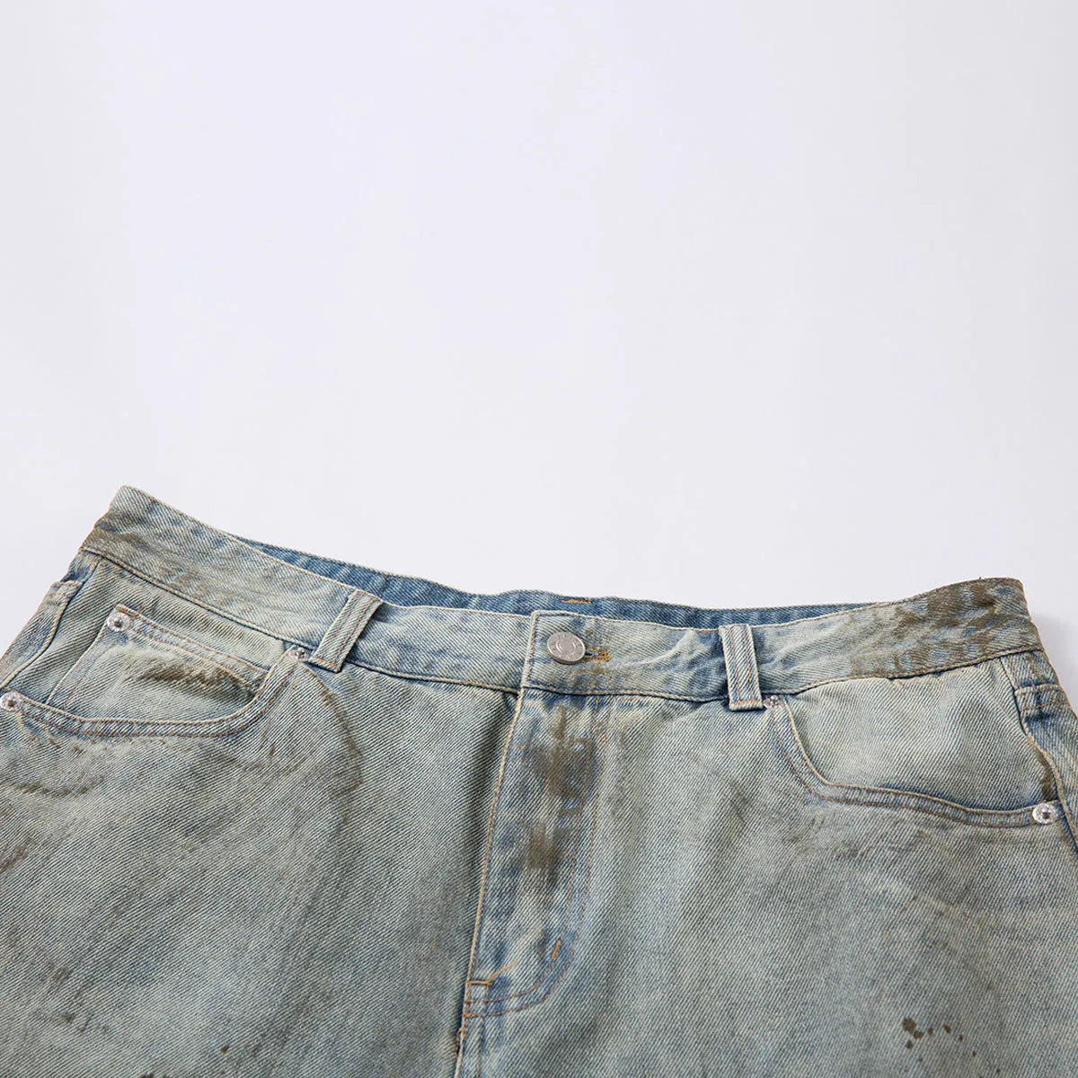 Blue cropped denim jeans with straight leg cut and middle pants length showing zipper fly closure