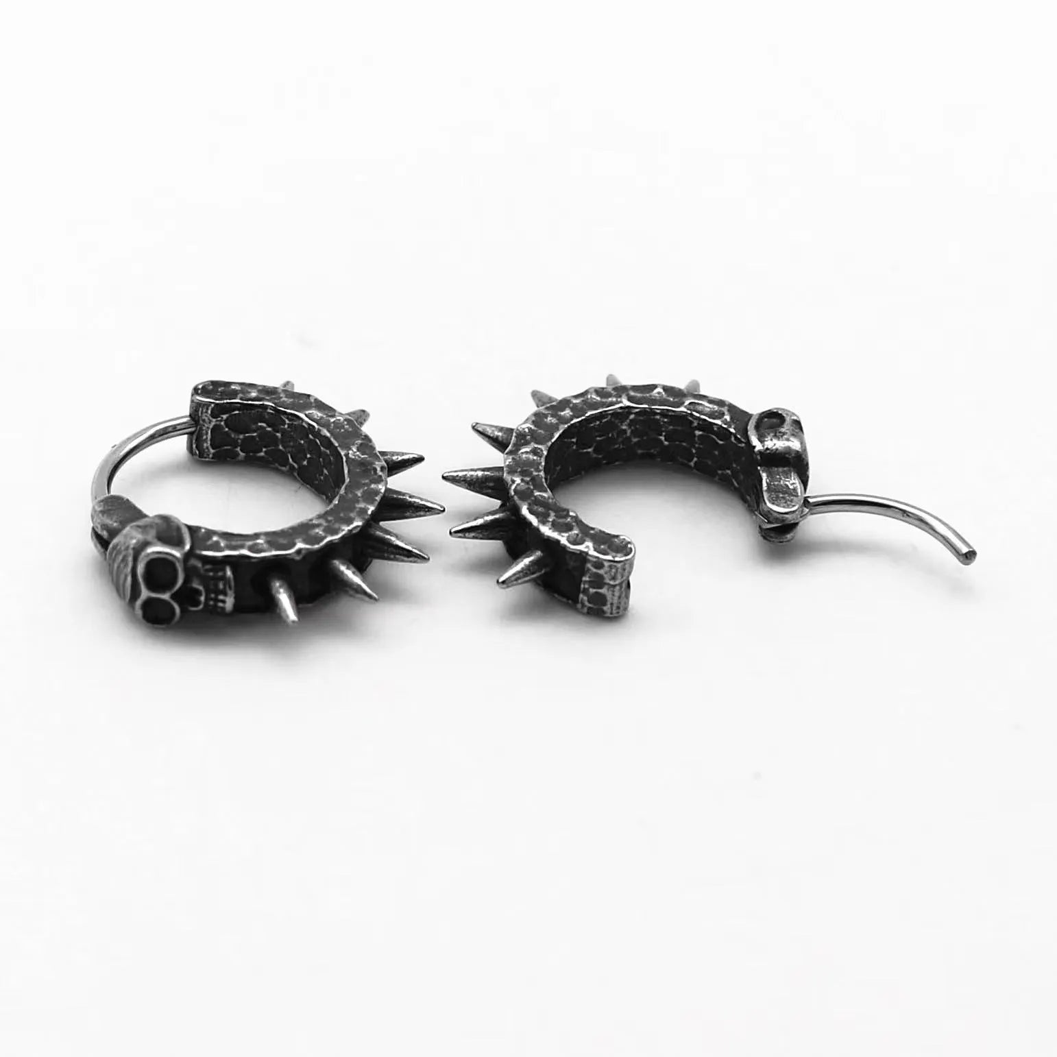 Copper plastic punk motorcycle geometric alloy earrings in black retro design