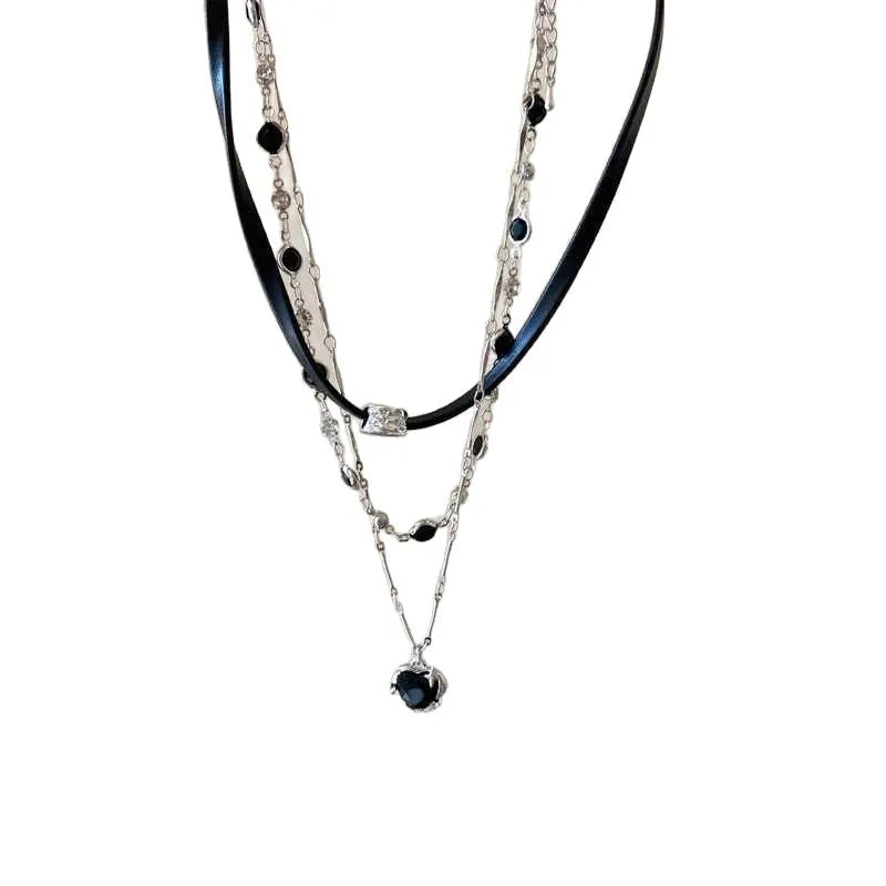 Women's twin necklace set with heart-shaped alloy pendants on adjustable 41-50cm clavicle chains