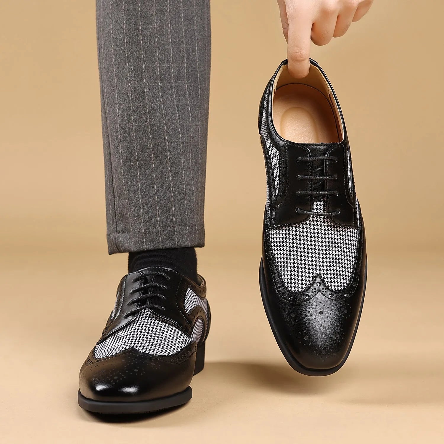 Men's black houndstooth plaid casual canvas shoes with lace-up front and rubber sole.
