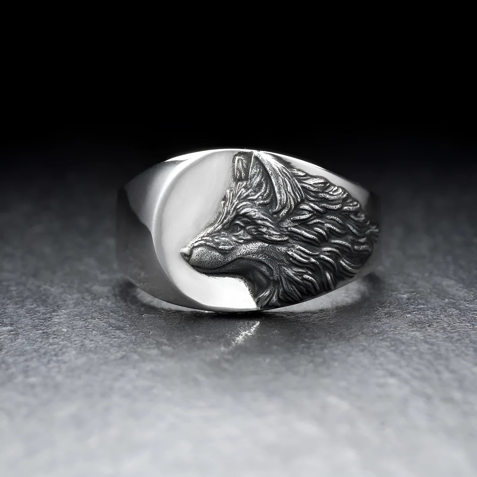 Silver geometric wolf head alloy ring for men in European American retro style