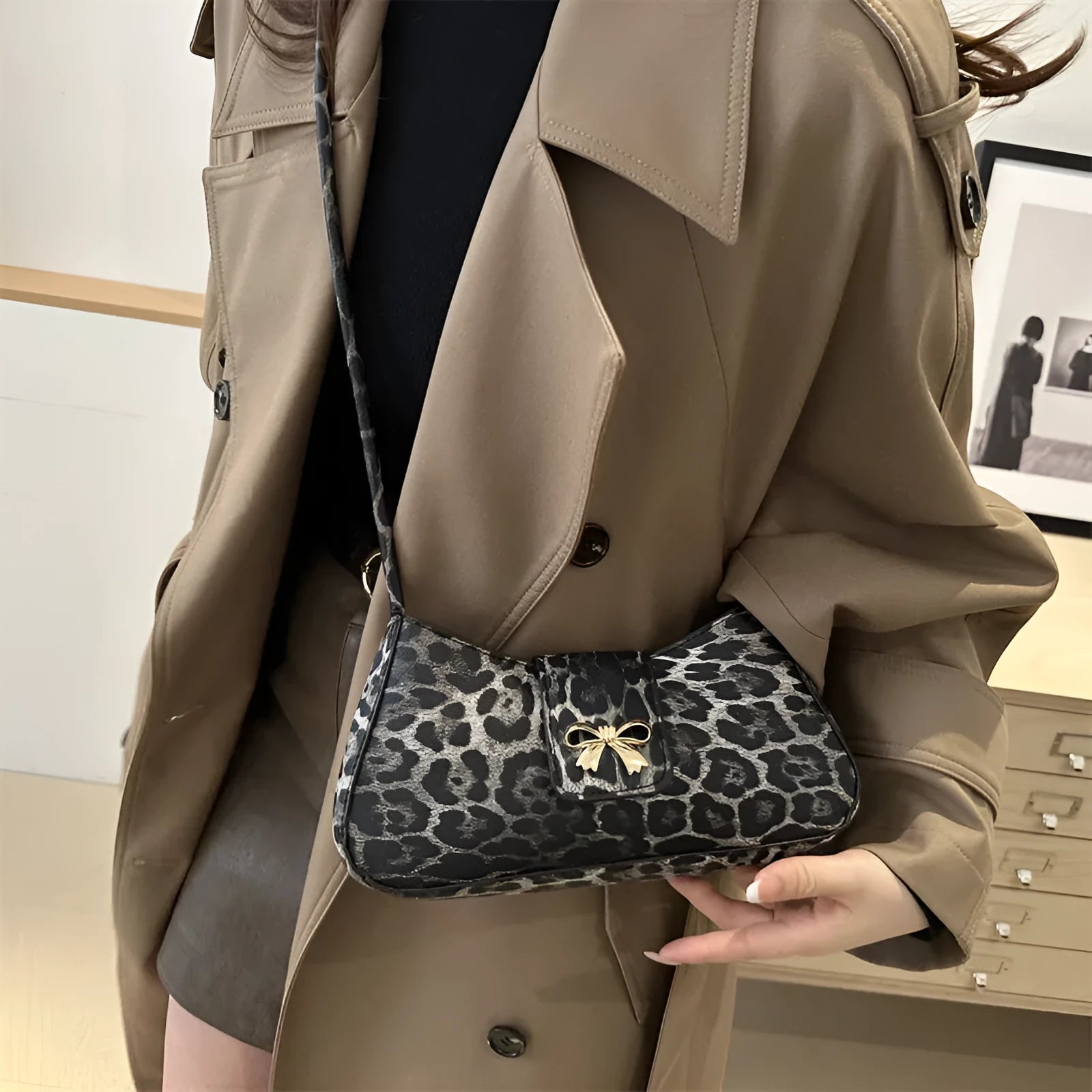 Women's large capacity casual PU handbag with sandwich pocket design in black