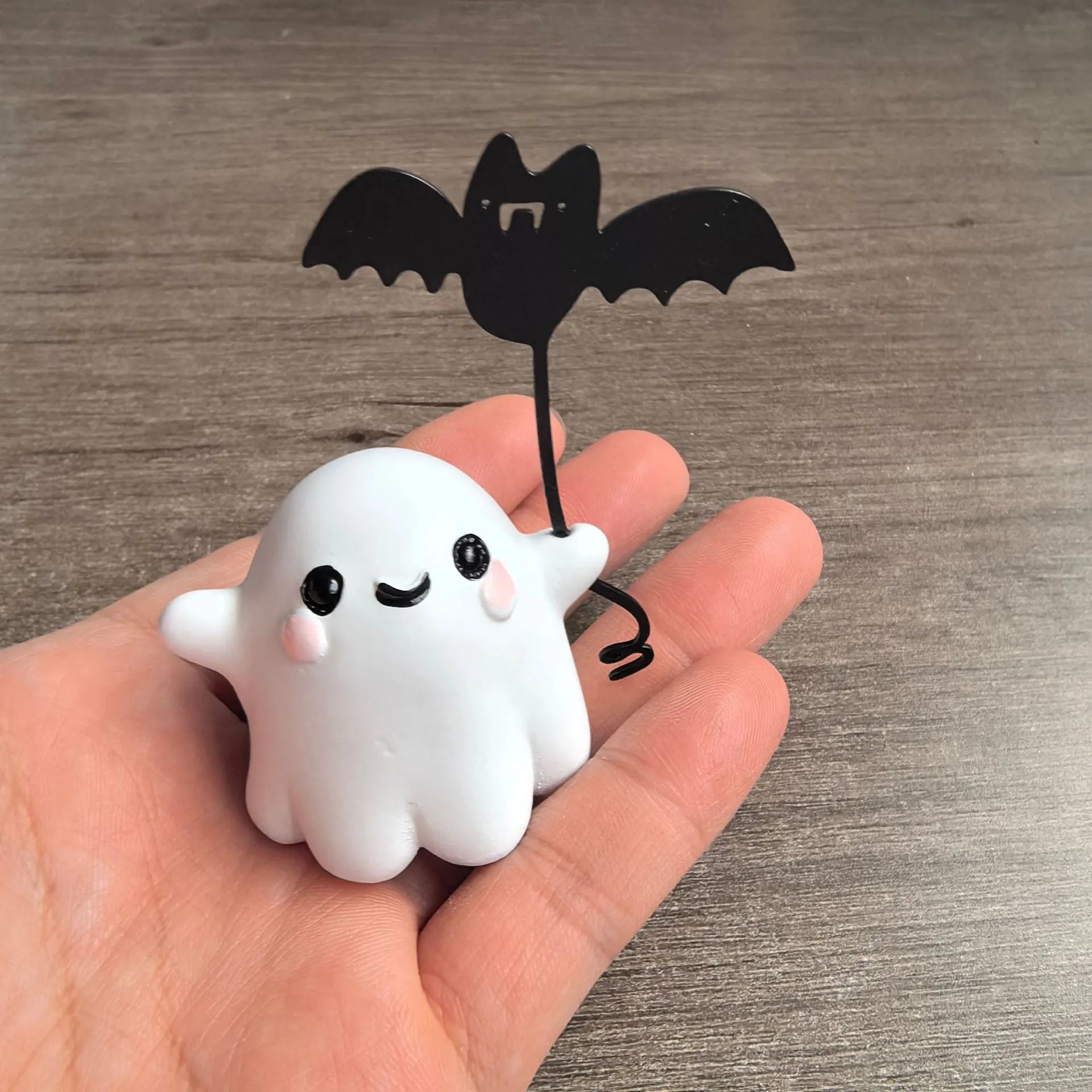 Miniature ghost walking dog Halloween statue made of resin, measuring 4x5x4cm.