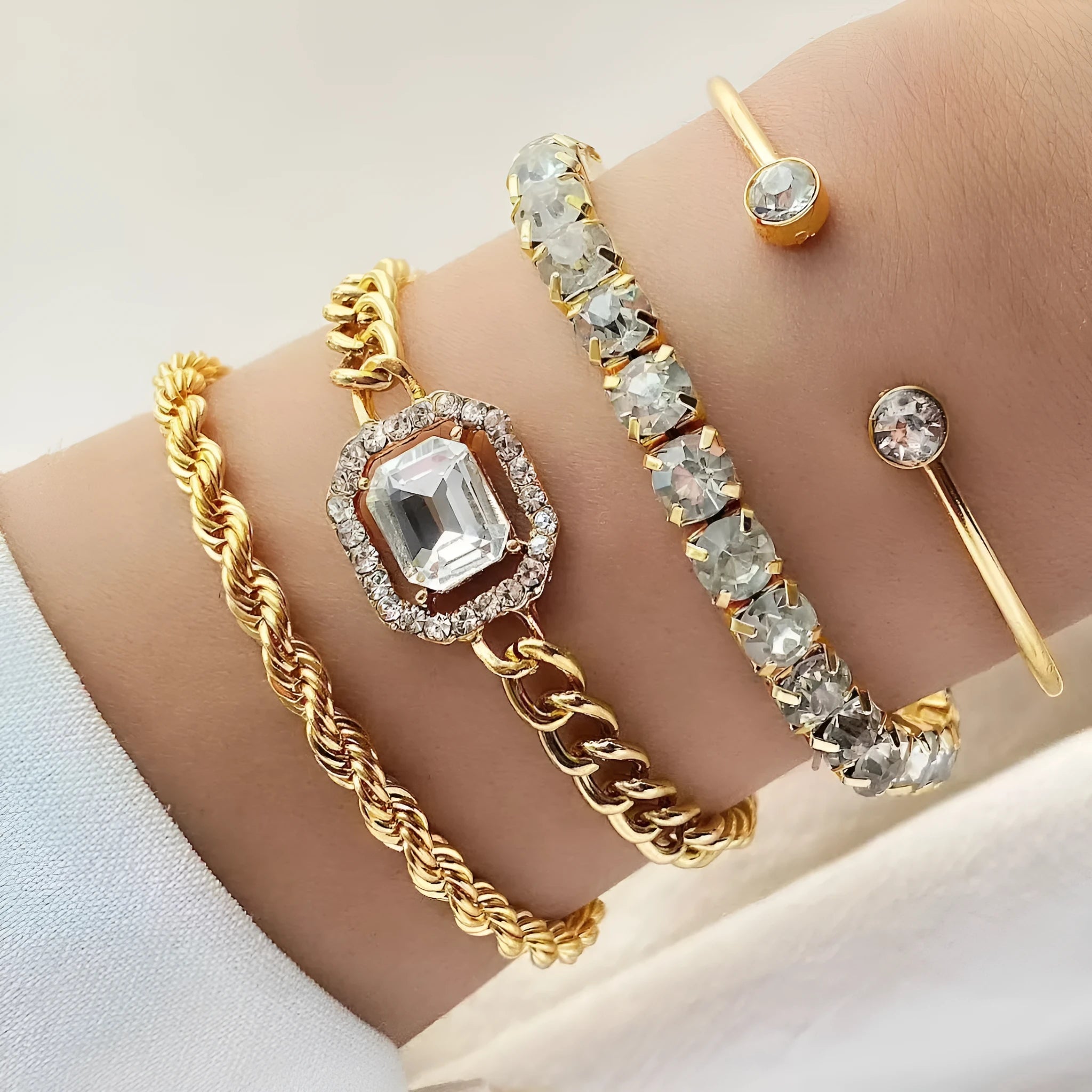 Women's retro geometric alloy jewellery set with square diamond shapes in gold or silver
