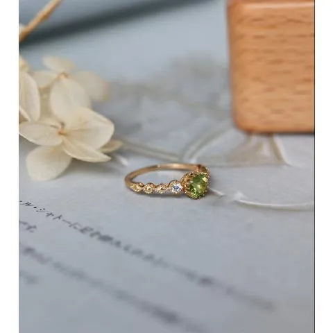 Japanese style women's copper ring with imitation peridot and quadrilateral geometric design