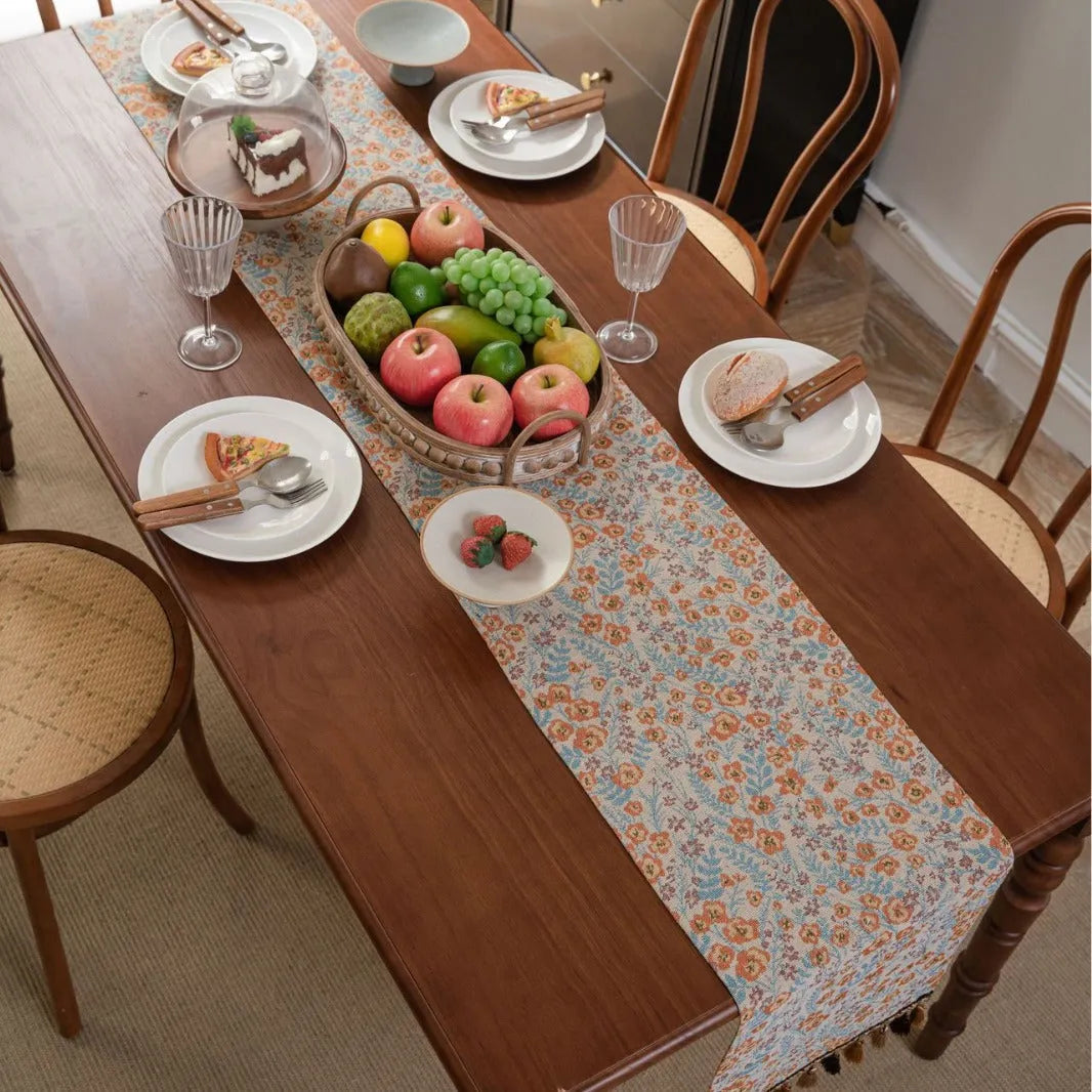 American-style jacquard table runner with tassel fringe in floral pattern