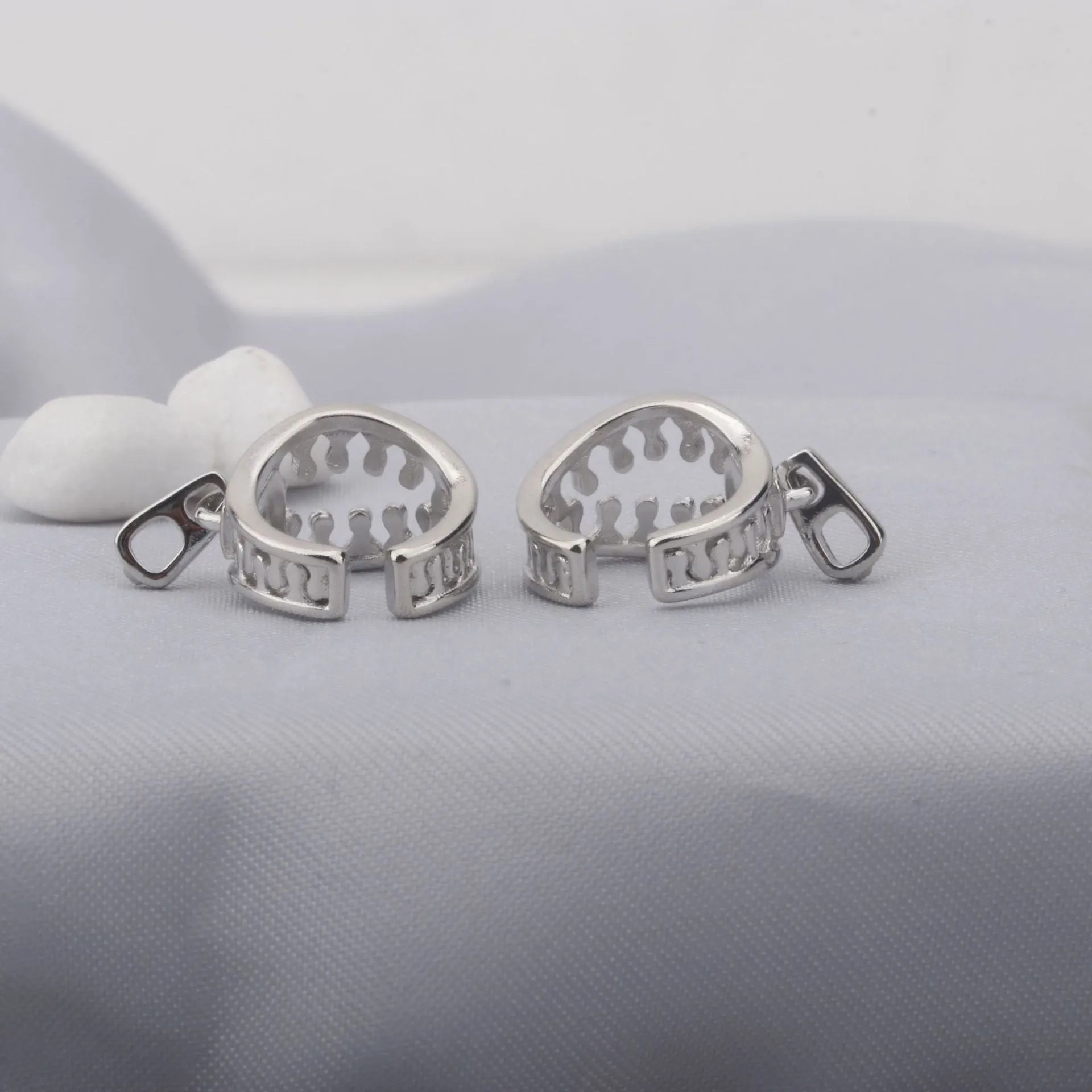Copper geometric clip-on earrings with line design in ES862 colour.