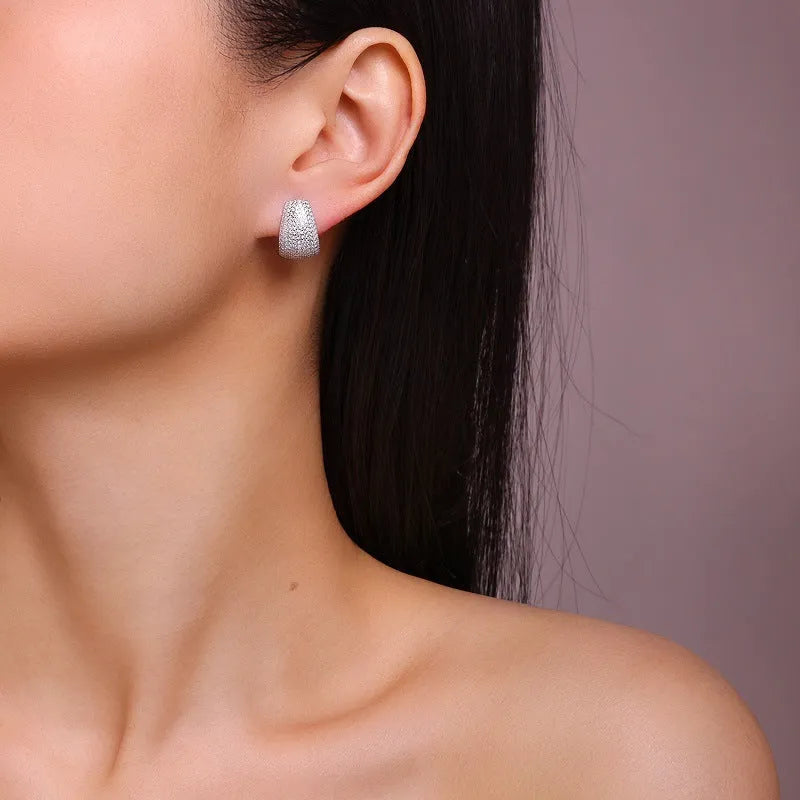 Geometric sterling silver earrings with white moissanite stones