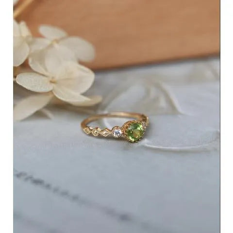 Japanese style women's copper ring with imitation peridot and quadrilateral geometric design