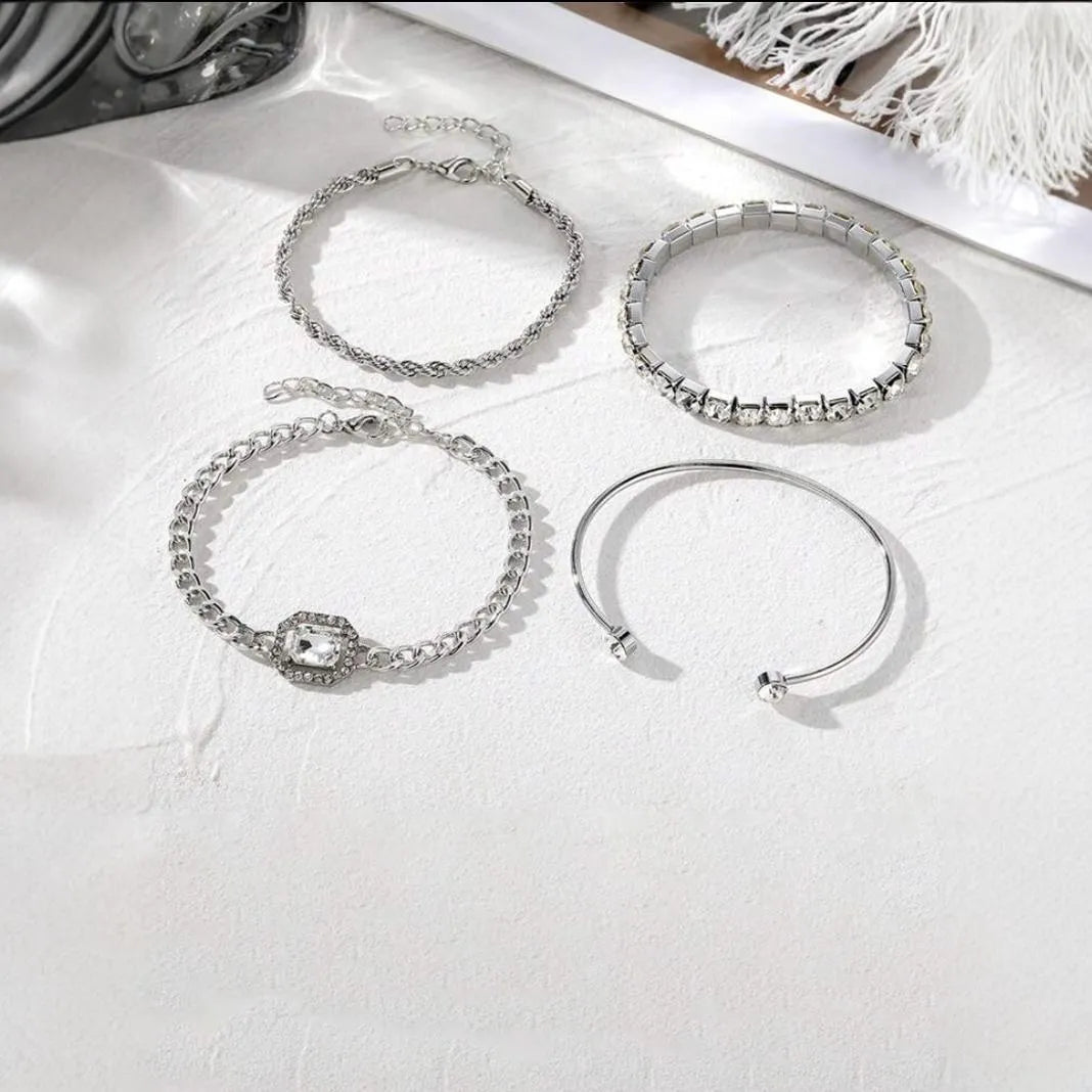 Women's retro geometric alloy jewellery set with square diamond shapes in gold or silver