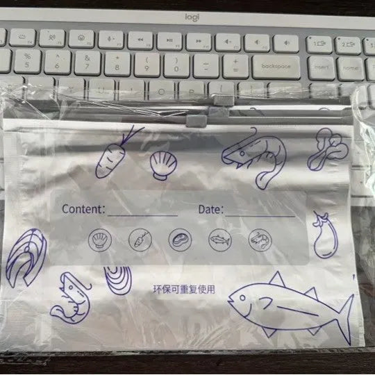 Set of reusable aluminium foil fresh-keeping bags with sealing function in three different sizes.