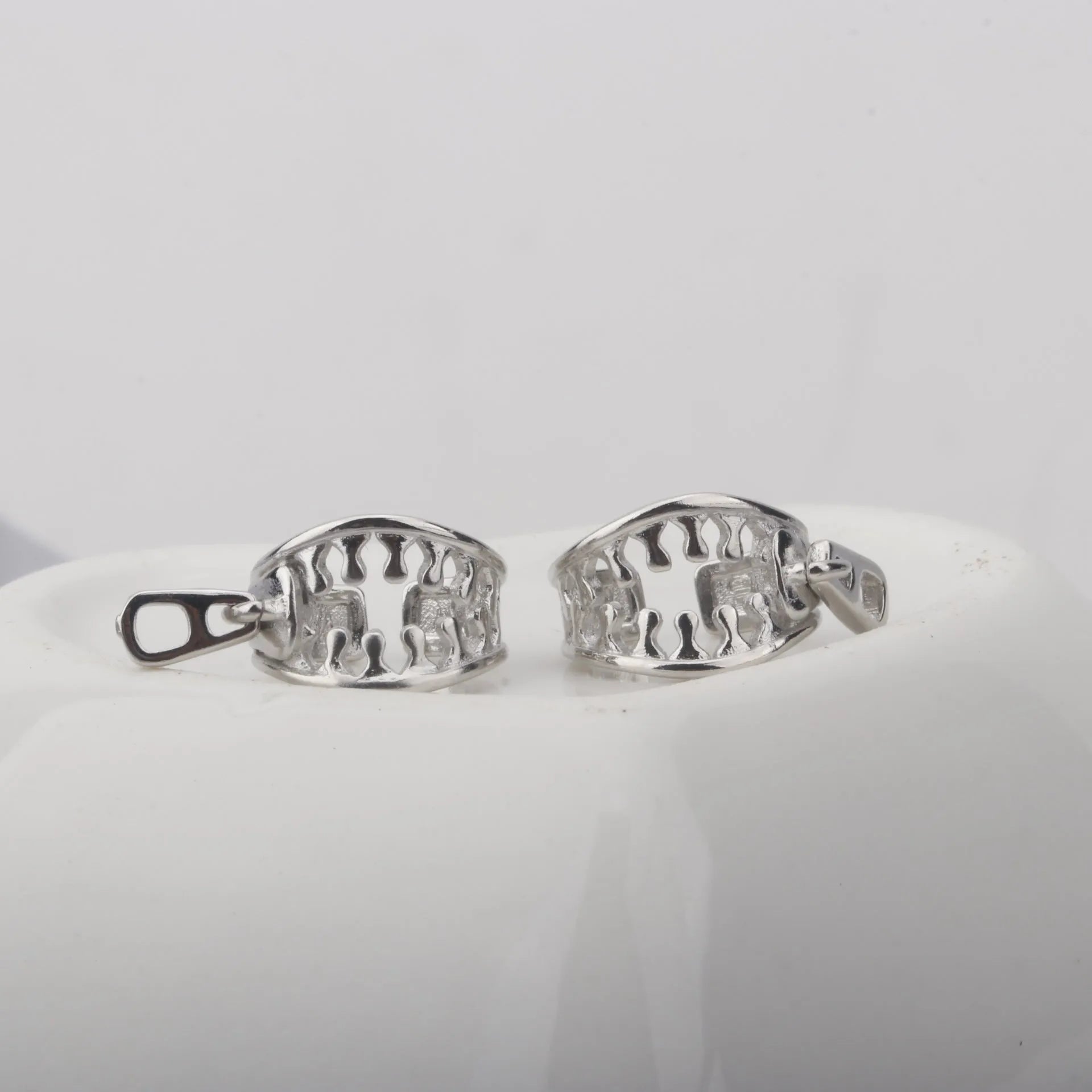Copper geometric clip-on earrings with line design in ES862 colour.
