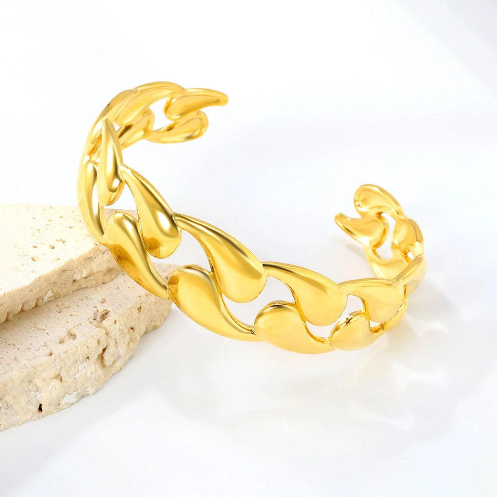 Stainless steel alloy bracelet in three colour variations for European and American trend styling