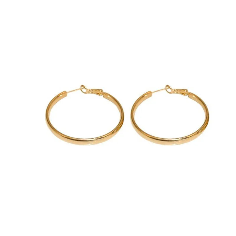 Circular copper earrings with 40mm diameter and electroplated gold or silver finish