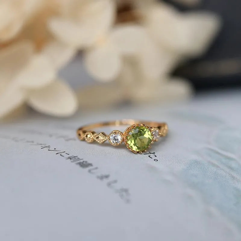 Japanese style women's copper ring with imitation peridot and quadrilateral geometric design