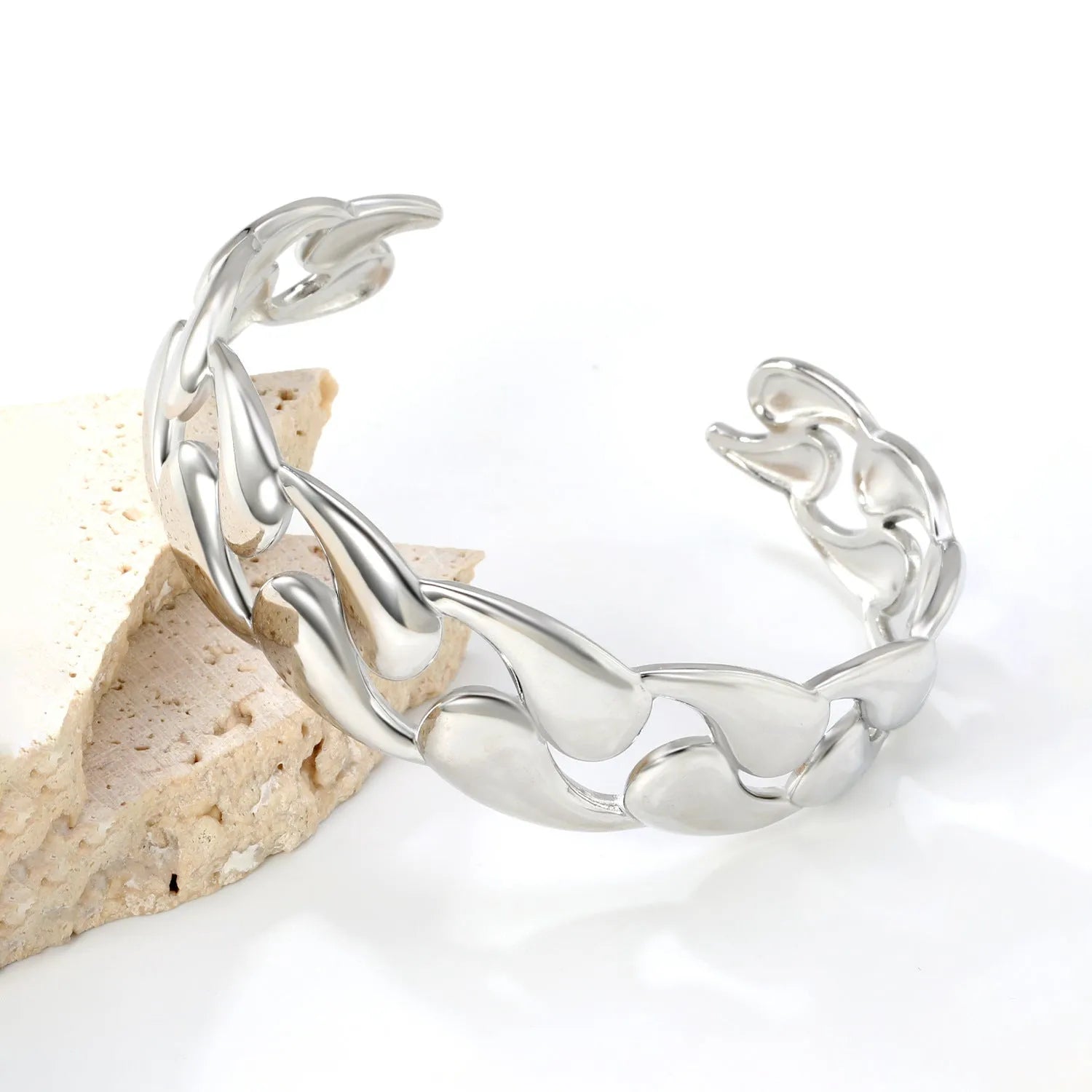Stainless steel alloy bracelet in three colour variations for European and American trend styling