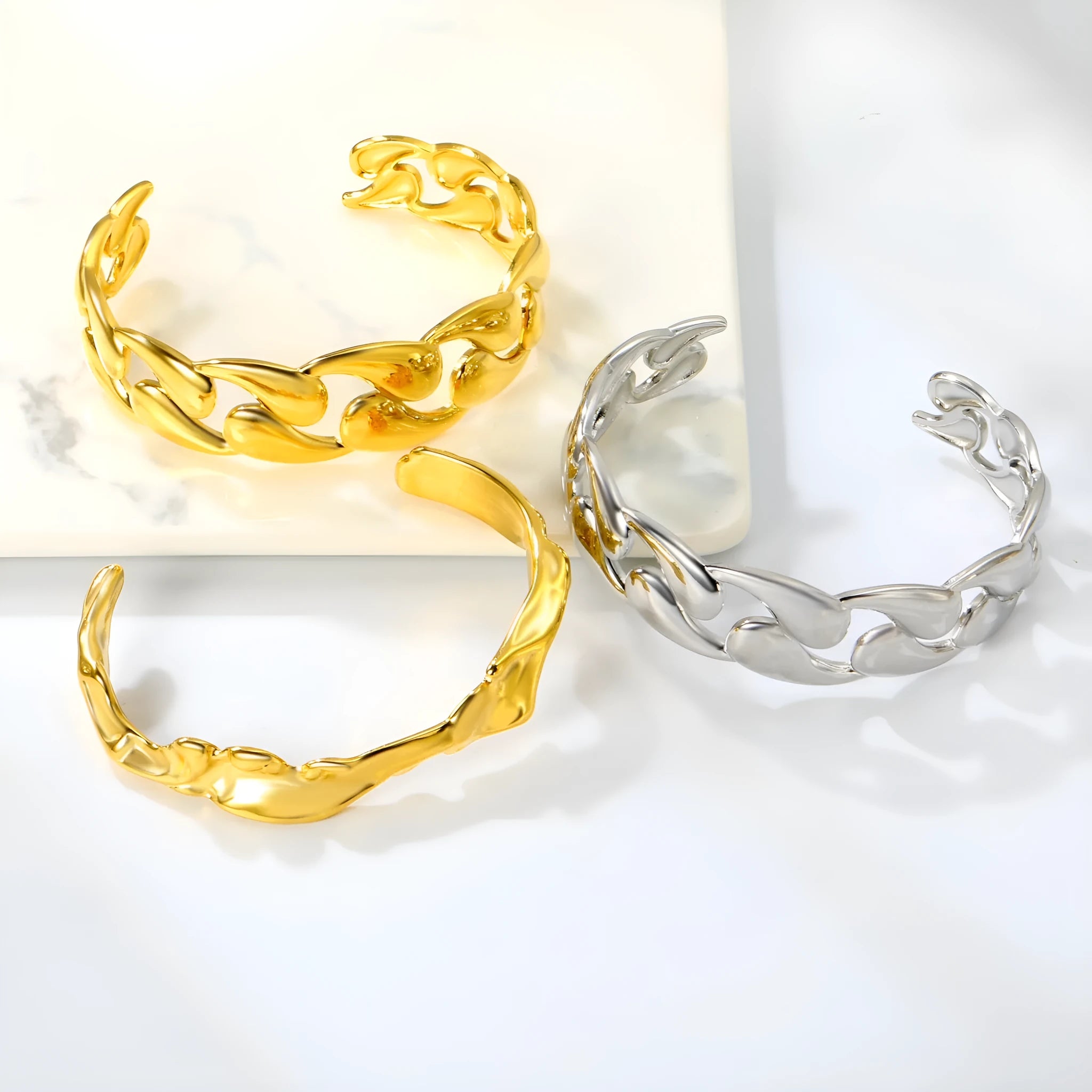 Stainless steel alloy bracelet in three colour variations for European and American trend styling