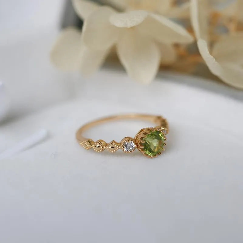 Japanese style women's copper ring with imitation peridot and quadrilateral geometric design