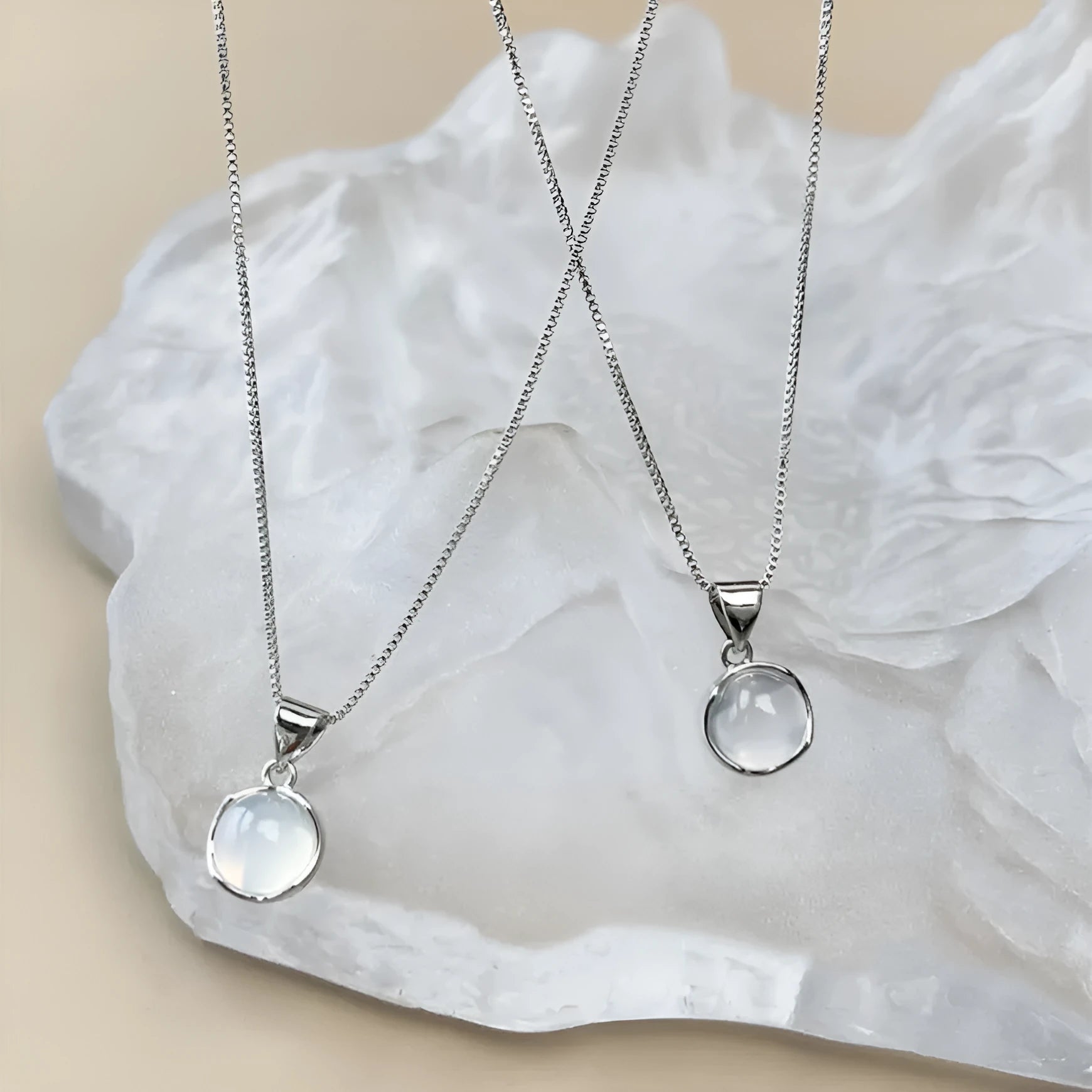 Korean-style geometric eight-point star pendant necklace with adjustable box chain