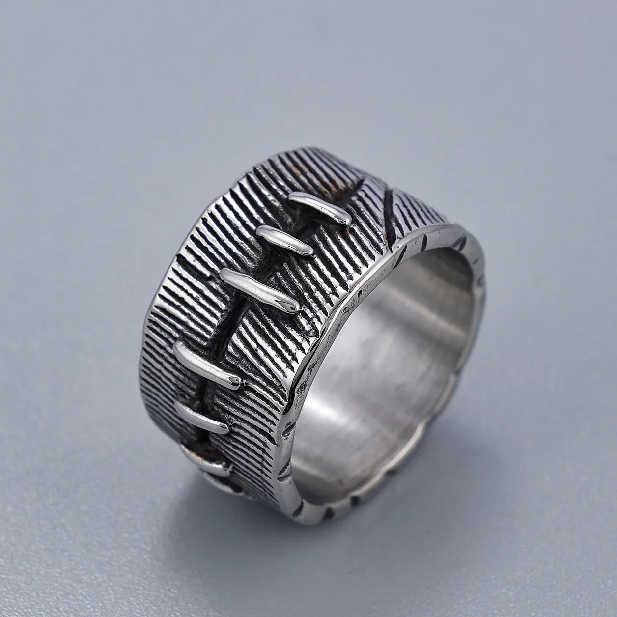 Dark punk titanium steel double ring with geometric U-shape design in retro colour on size guide background