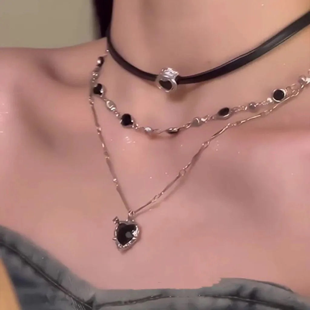 Women's twin necklace set with heart-shaped alloy pendants on adjustable 41-50cm clavicle chains
