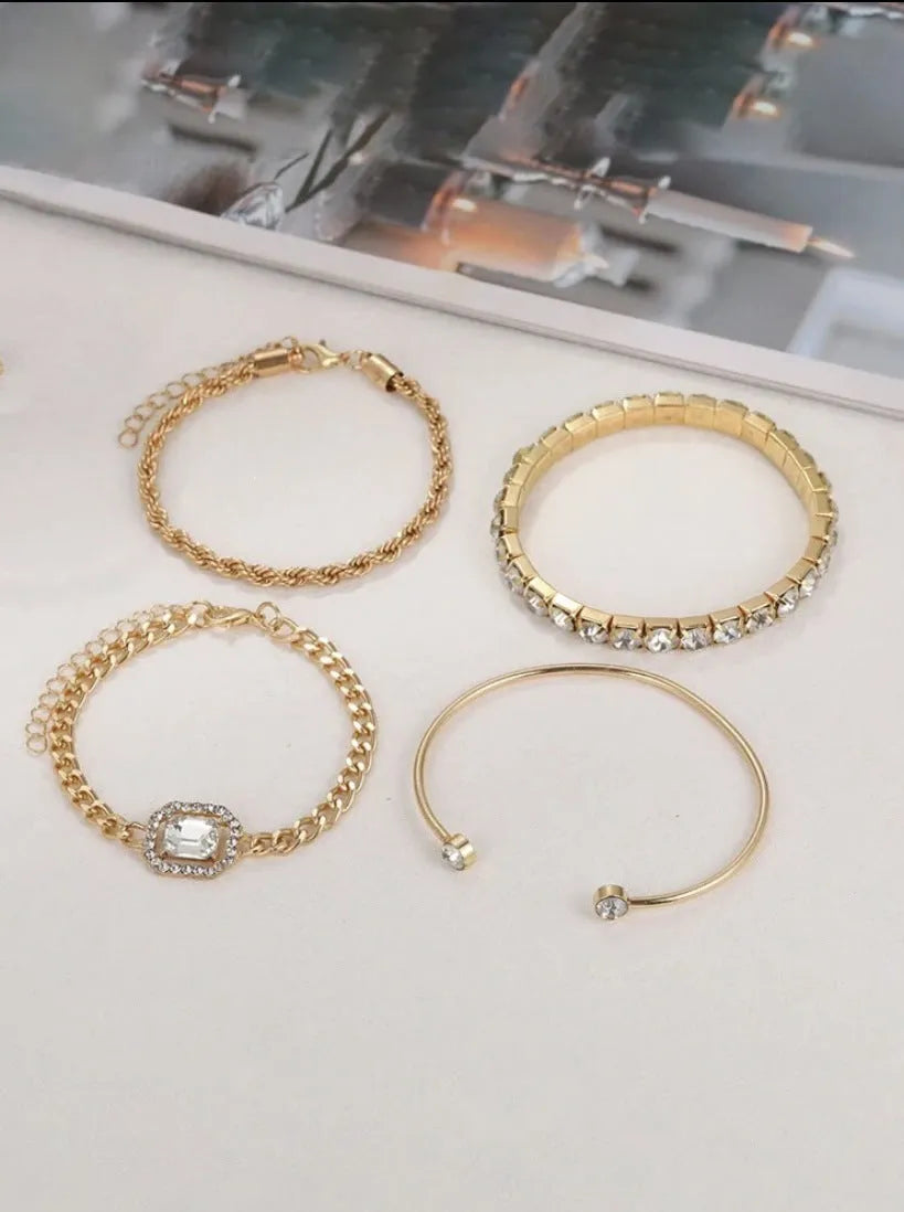 Women's retro geometric alloy jewellery set with square diamond shapes in gold or silver