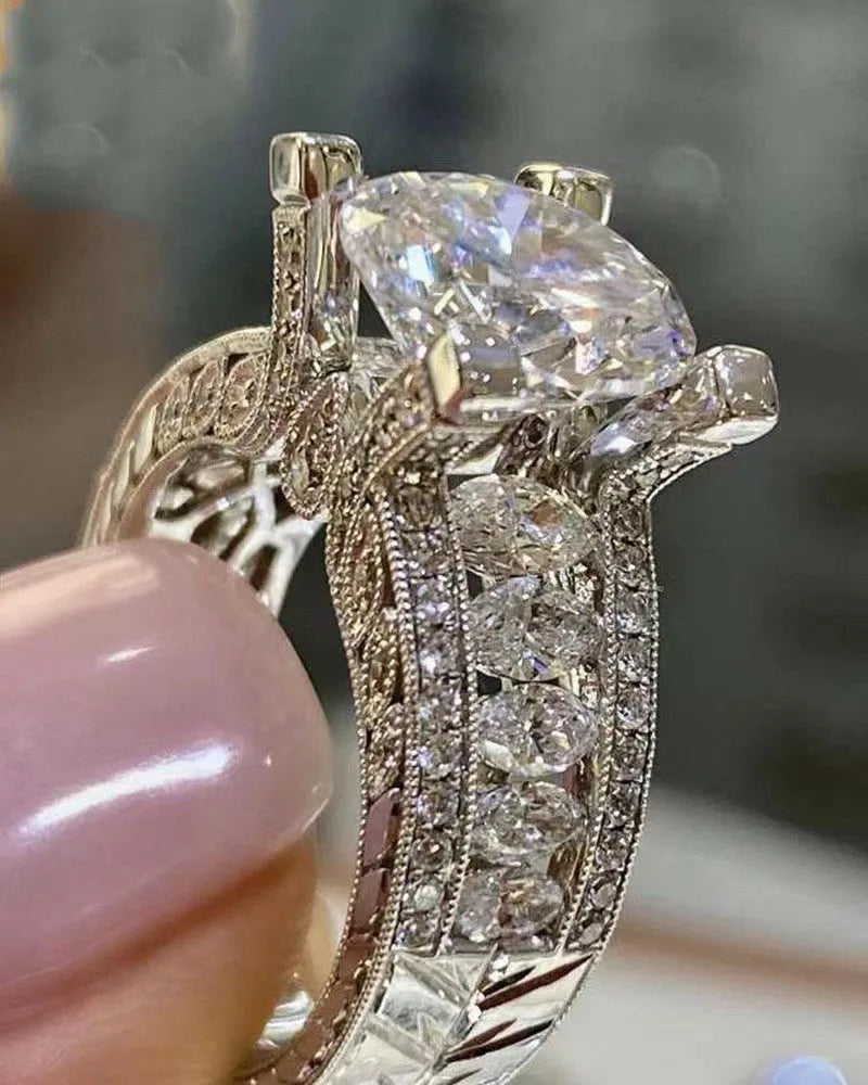 Silver plated geometric fashion ring for women in gold or white colour with round elements