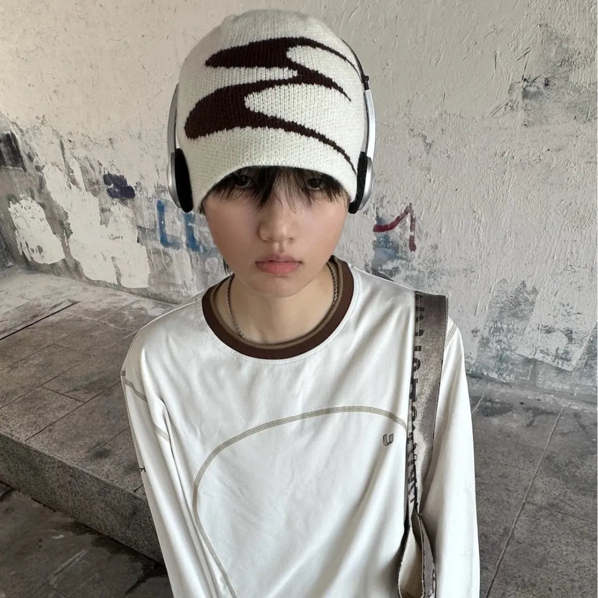 Acrylic knit beanie hat for men and women in black, grey, or white, M size 56-58cm.