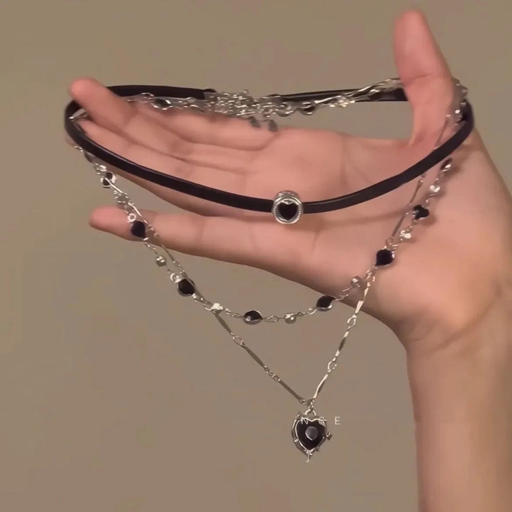 Women's twin necklace set with heart-shaped alloy pendants on adjustable 41-50cm clavicle chains