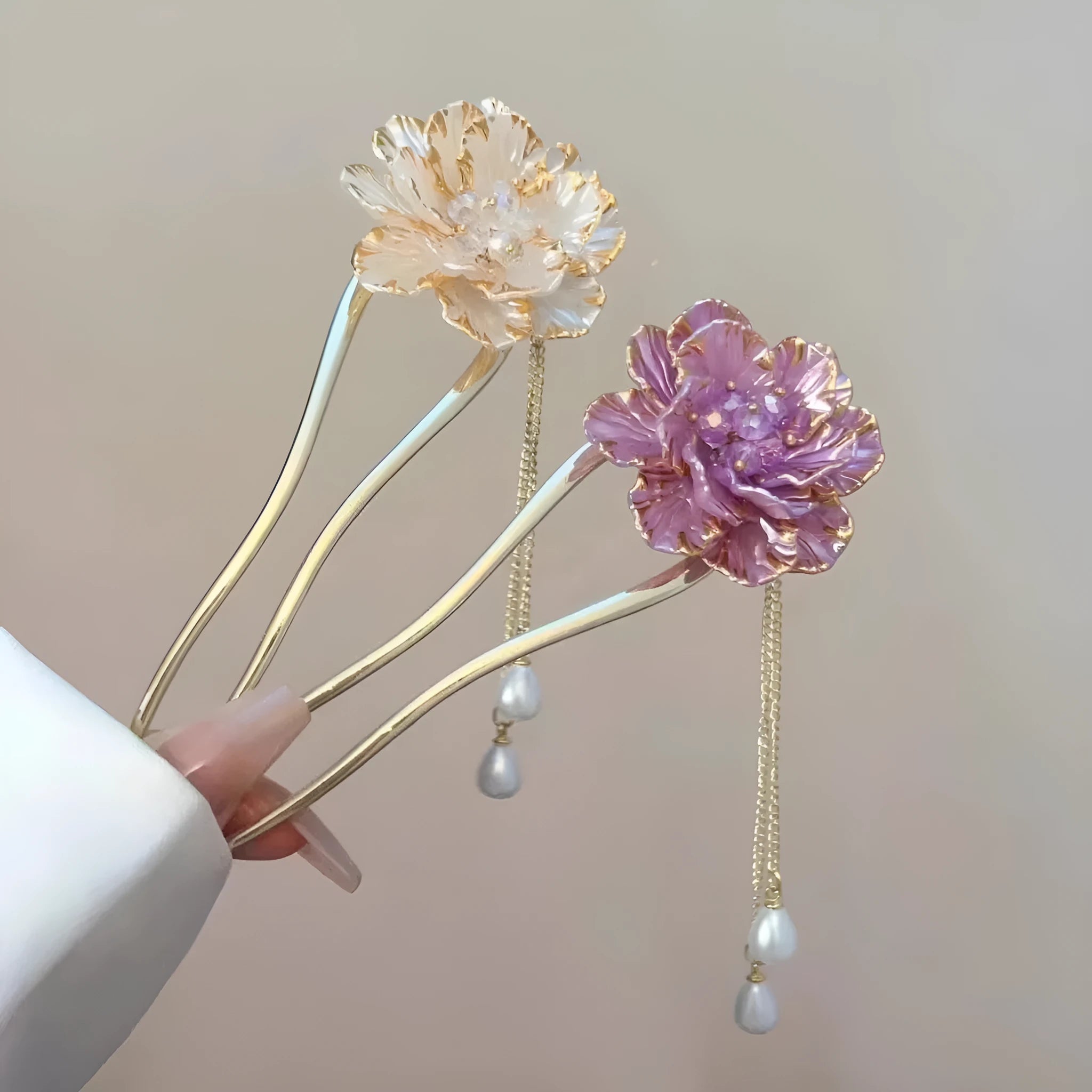 Purple and white peony flower U-shaped hairpin with tassel detailing and alloy construction