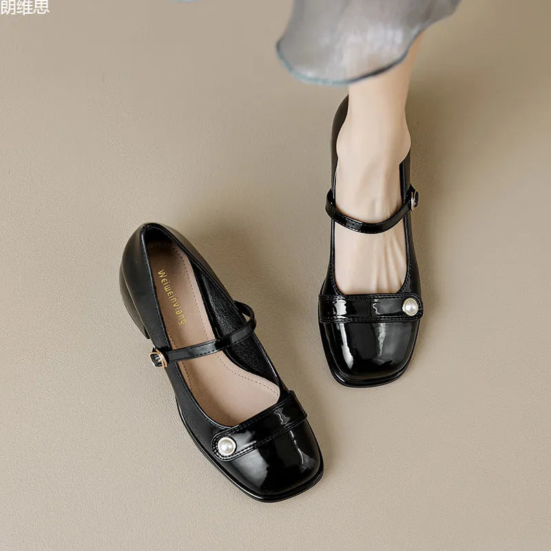 French style women's chunky heel pumps in patent leather with buckle fastening