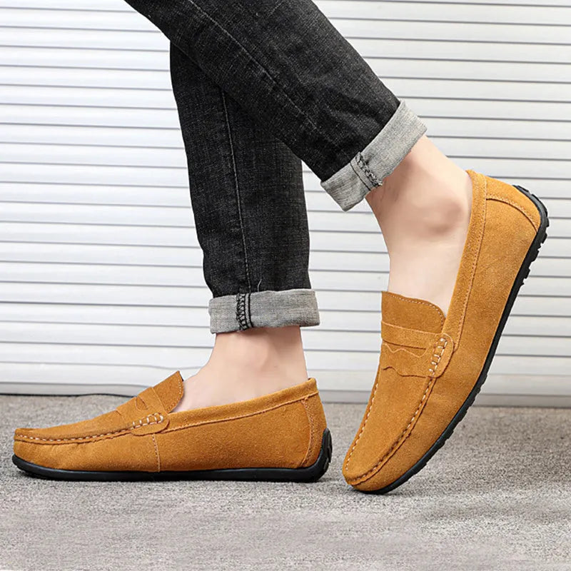 Men's solid colour suede loafers with round toe and flat rubber sole.