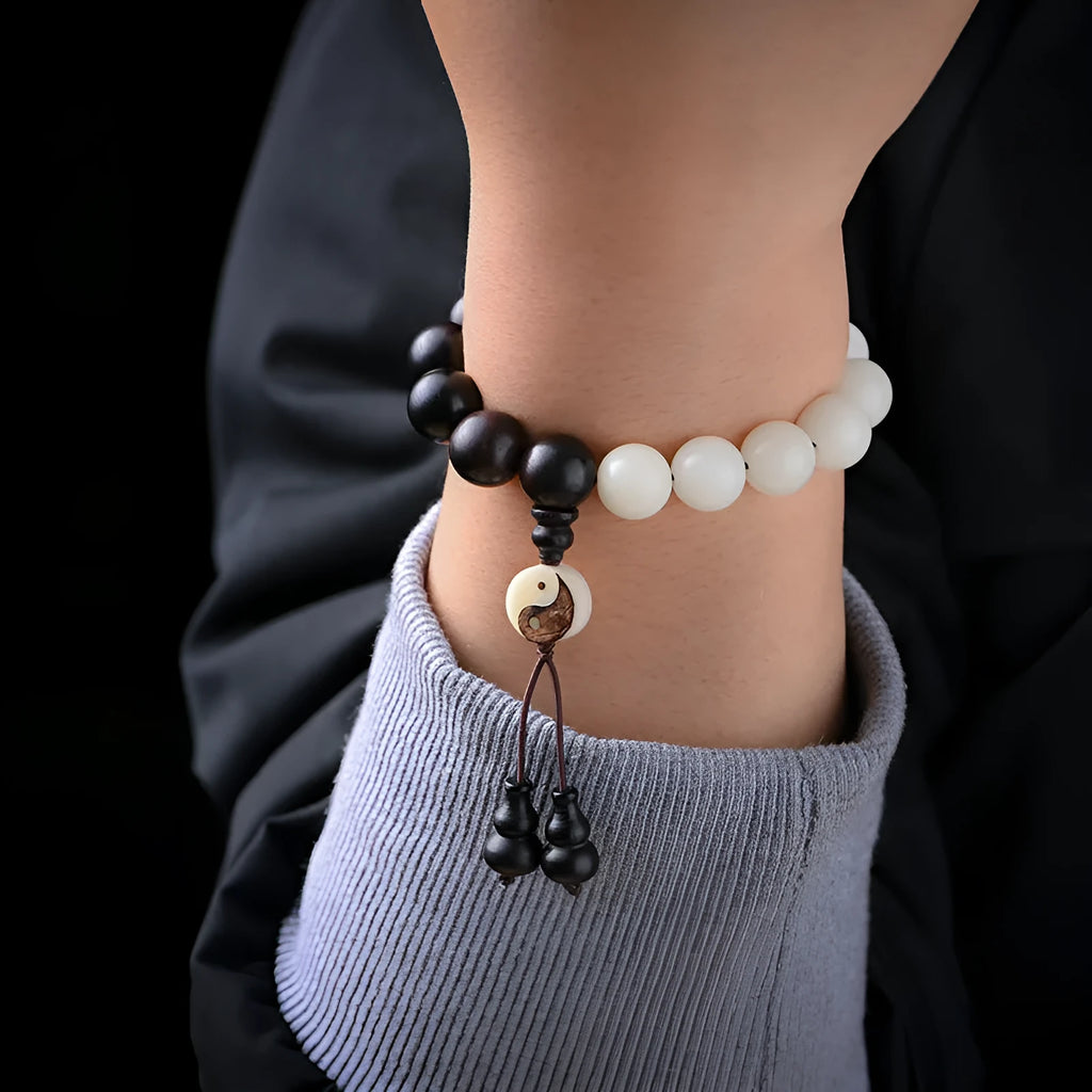 11mm bodhi bracelet with White Corypha umbraculifera Blackwood eight-diagram beads in retro style