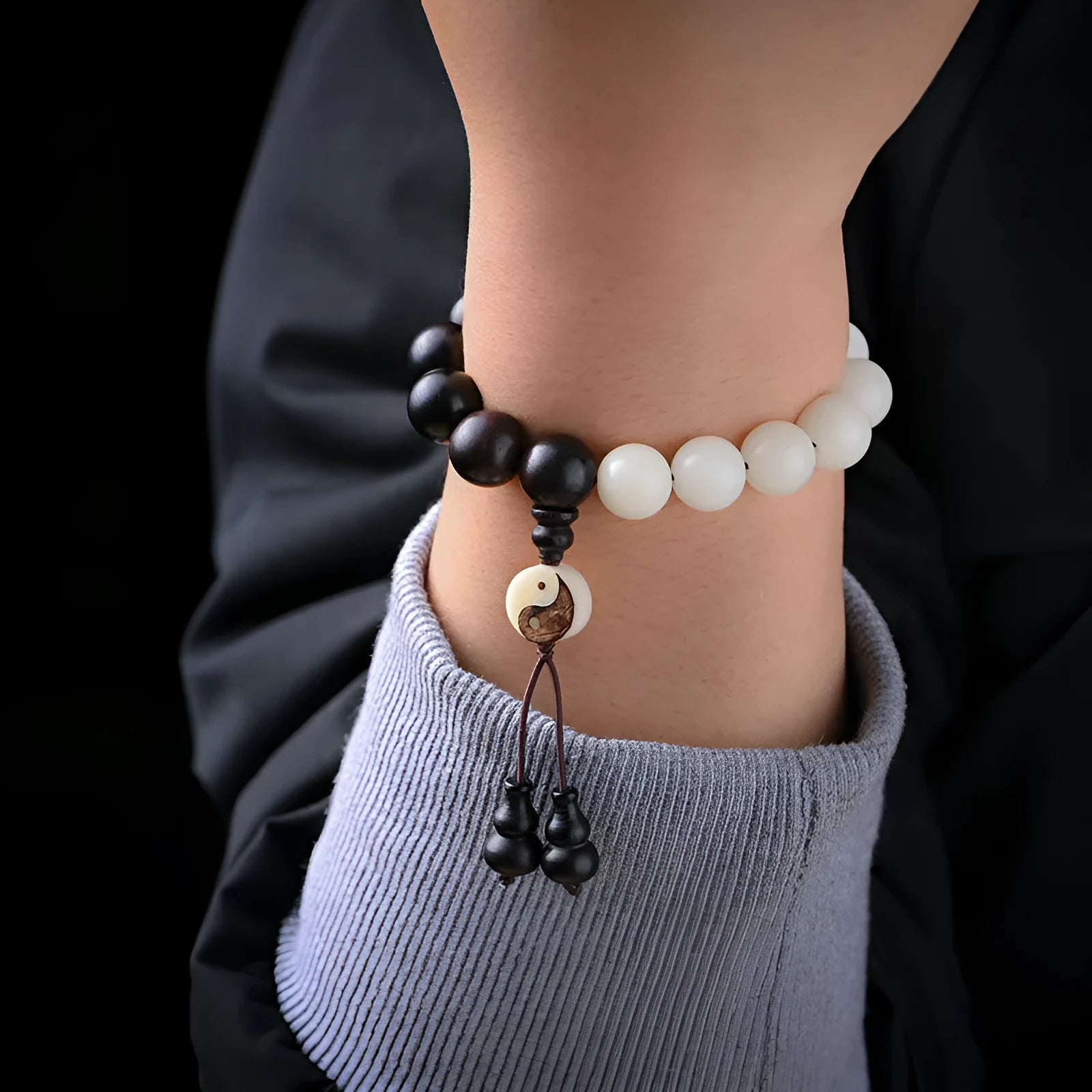 11mm bodhi bracelet with White Corypha umbraculifera Blackwood eight-diagram beads in retro style