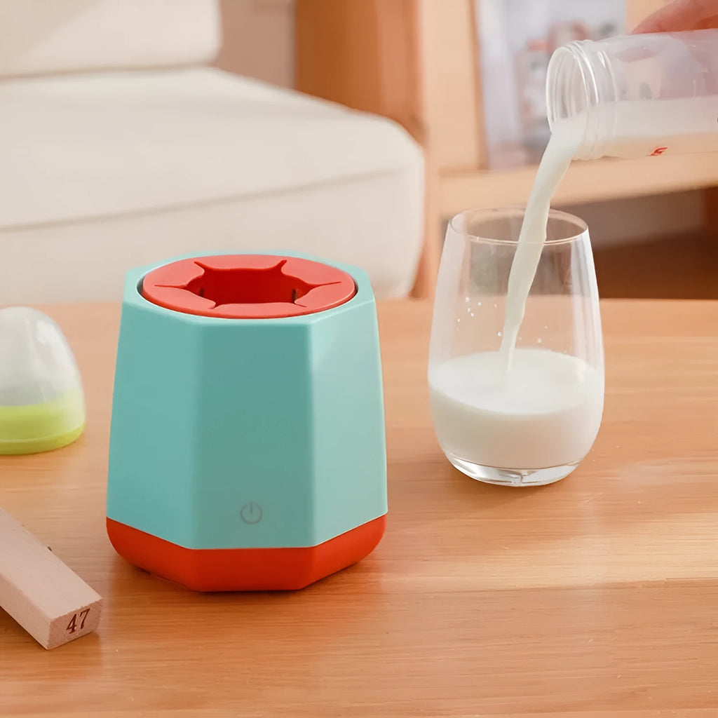 Baby smart electric milk shaker in white plastic and silicone, 110x110x110mm, with blue trim and USB cable