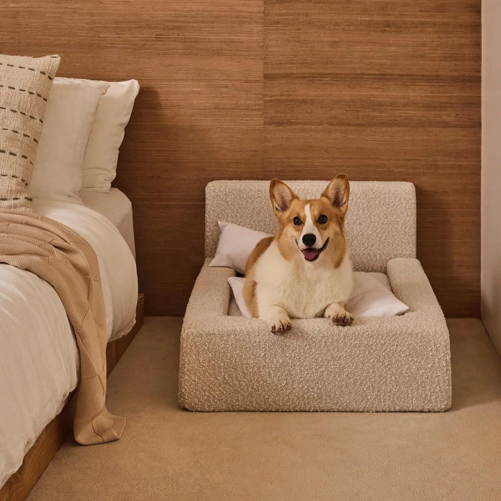 White dog mat with backrest and milk apricot fabric, suitable for small, medium, and large cats and dogs