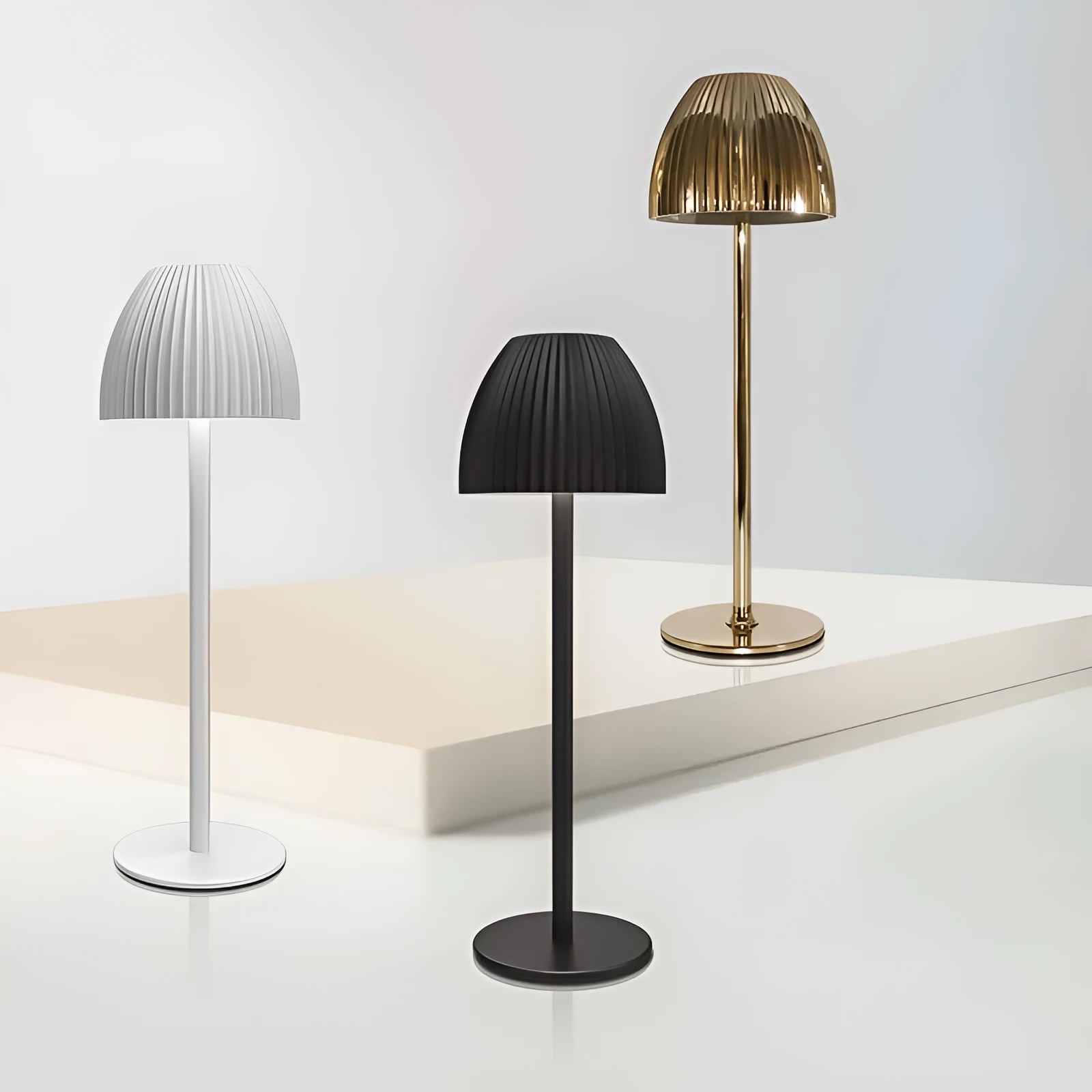 Ins pattern dimming small night lamp with thin round base in black or white colour