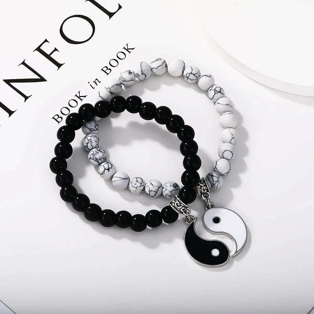 Geometric eight-diagram shaped unisex alloy bracelet with an electroplated finish.