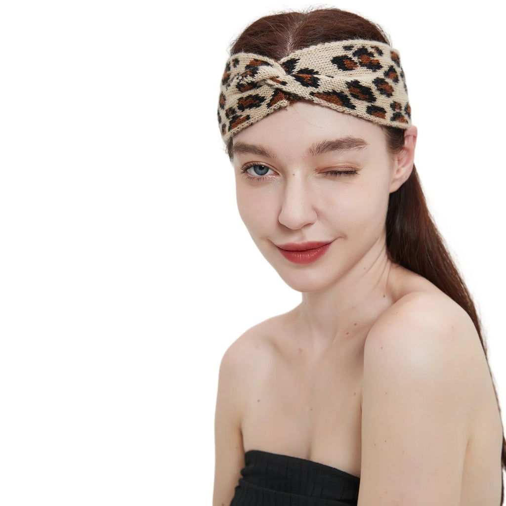 Women's acrylic leopard print bow hair band, 22x10cm, on a plain background