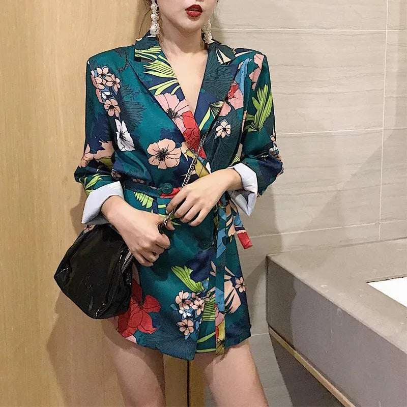 Women's all-matching printed long suit jacket in green, slim fit chenille with princess sleeves, average size, shown on model