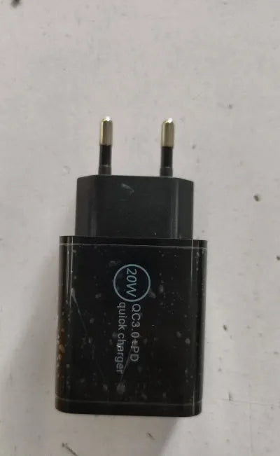 18W USB-C PD fast charger with black or white bare metal housing and US/EU plug options