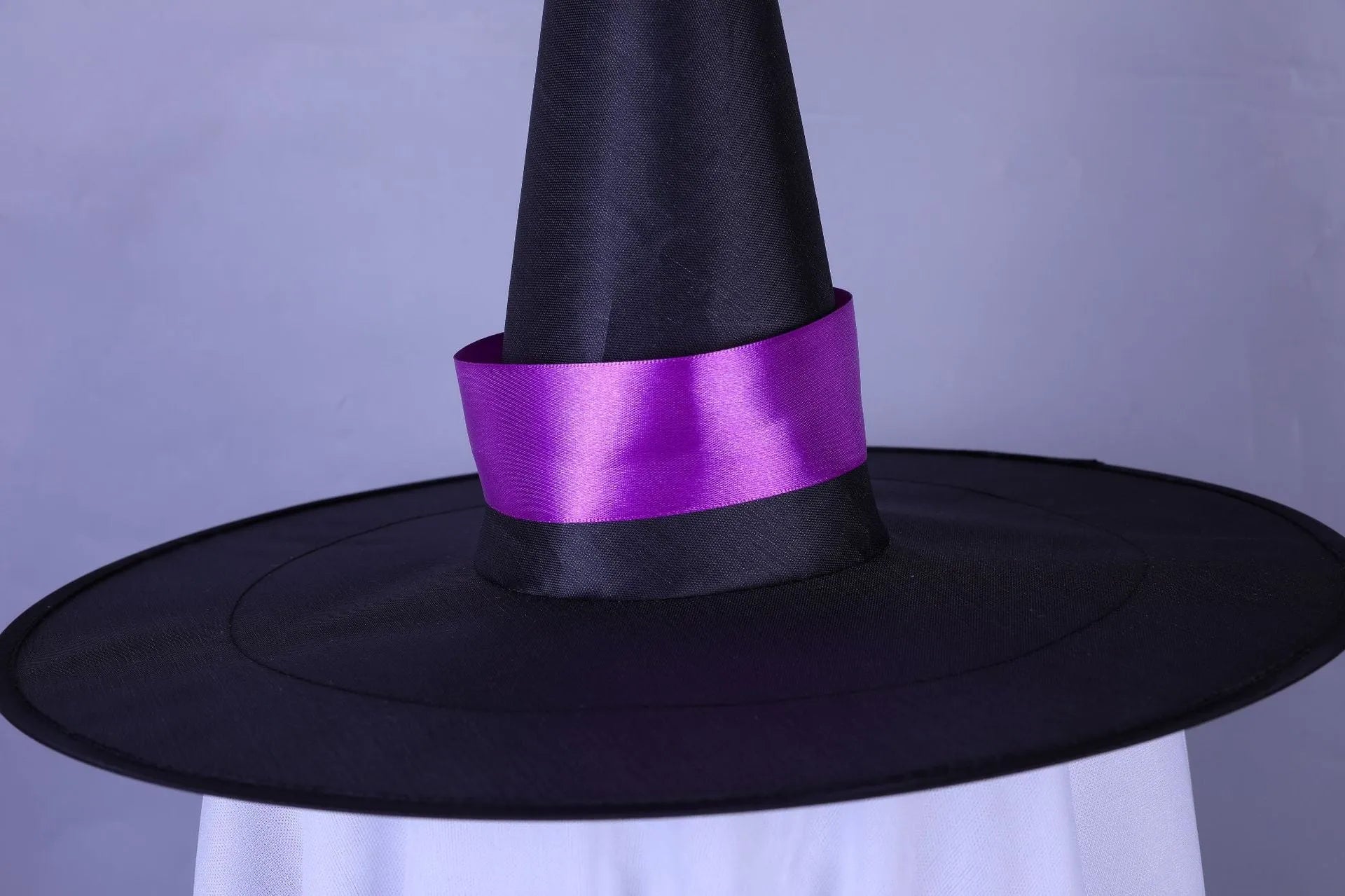 Halloween white LED light string with witch hat and ghost pendants for indoor decoration