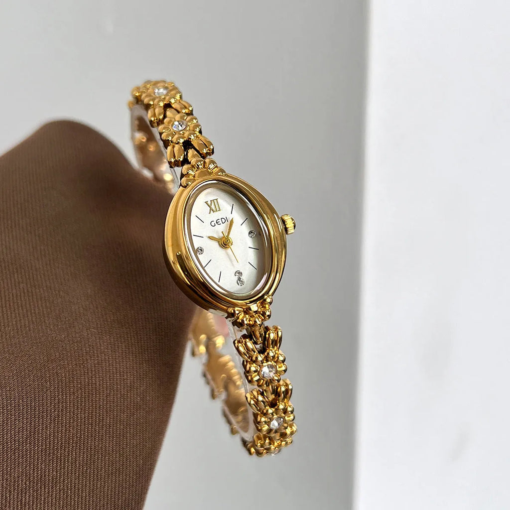 Women's light luxury retro alloy watch 8mm thin white case white dial white strap