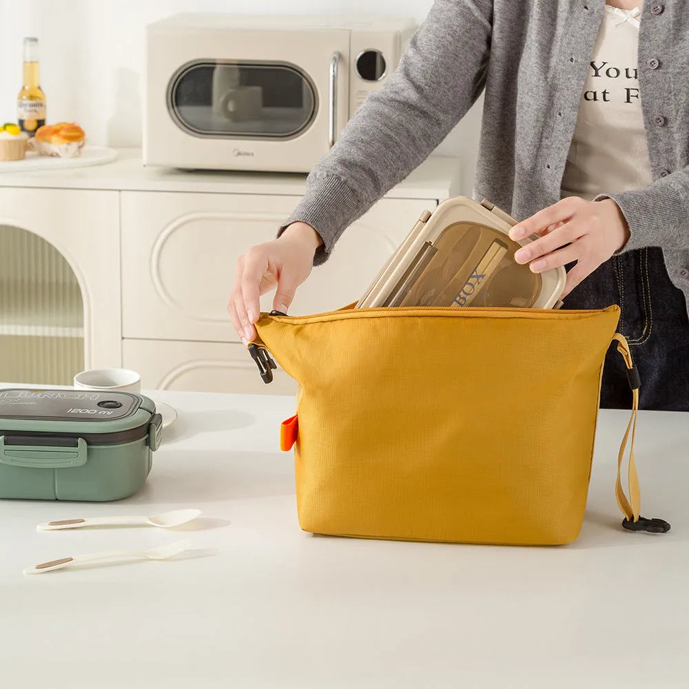 Japanese style insulated lunch bag in Oxford cloth with grey colour, showing dimensions.