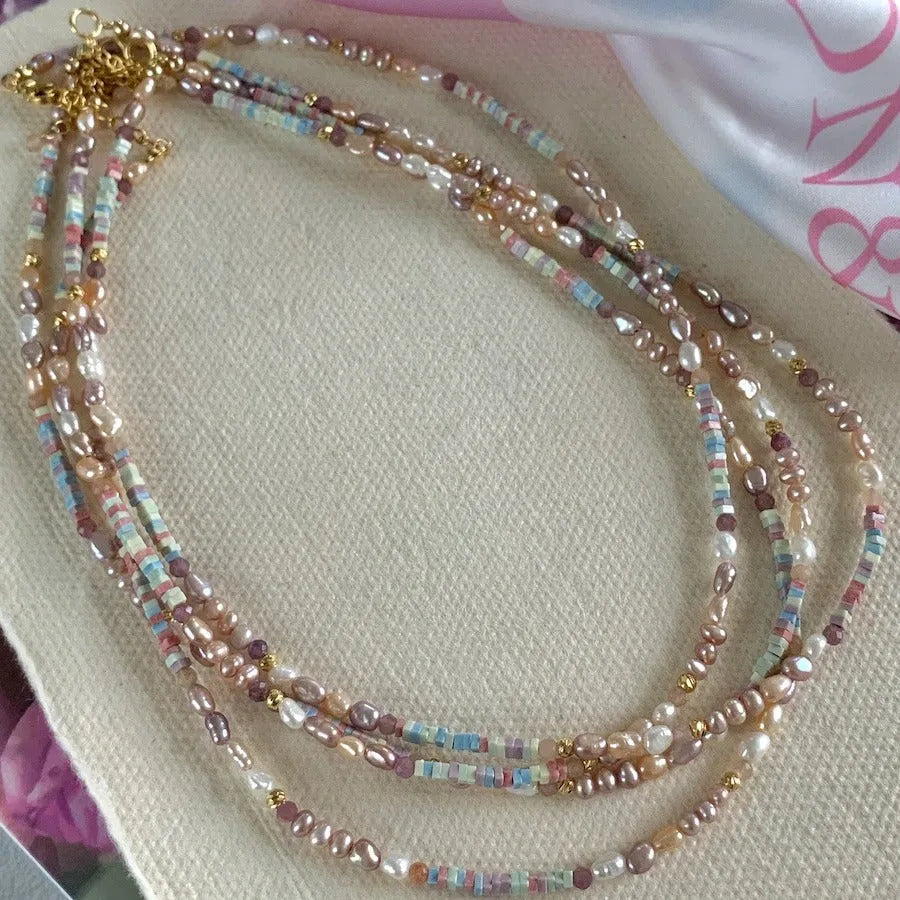 Handmade women's pearl jewellery set with purple natural pearls and 14K gold gilding