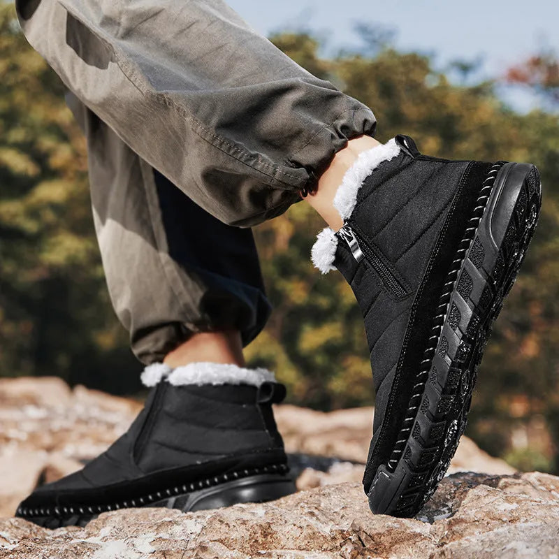 Men's plus size snow boots in black with artificial plush lining and non-slip rubber soles