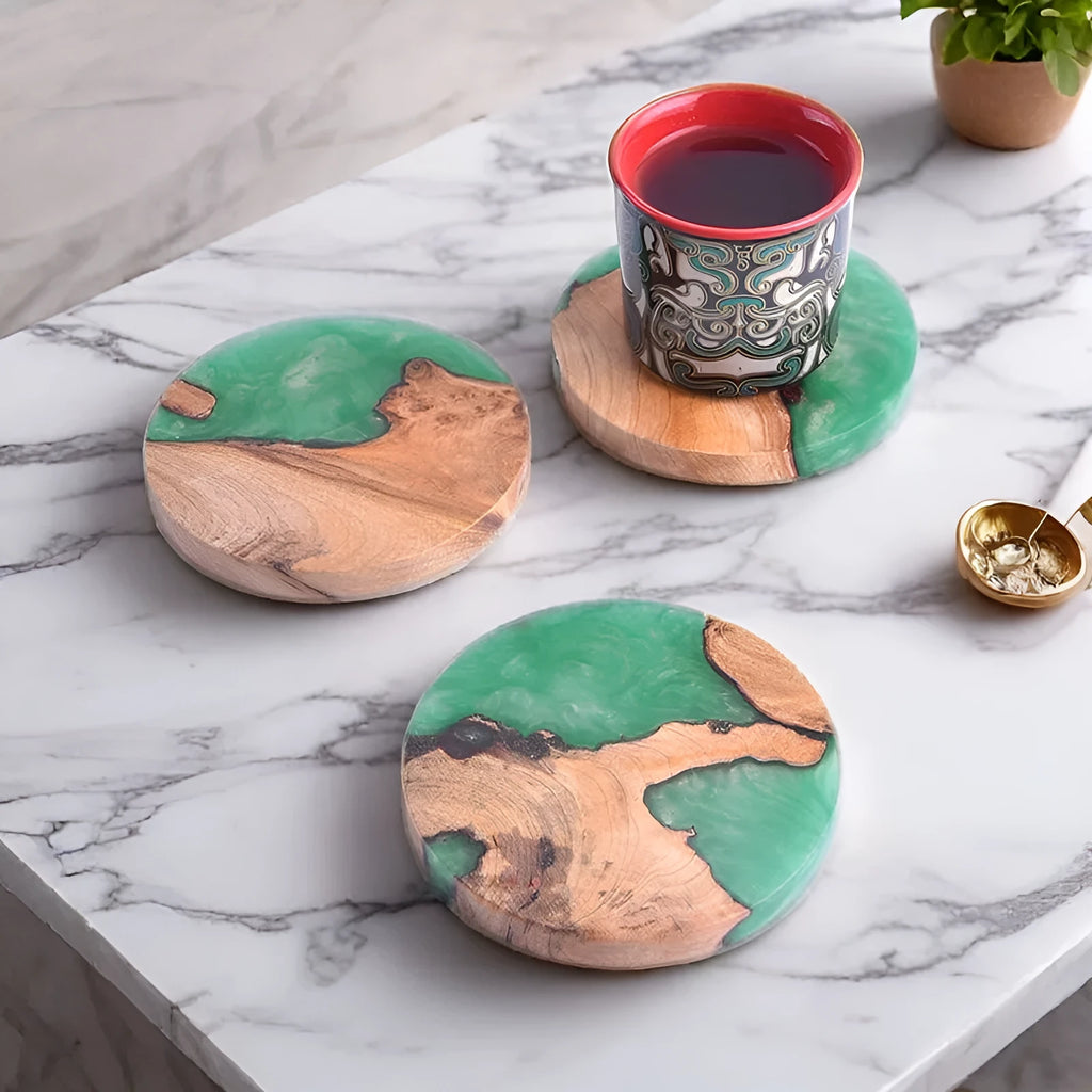 Nordic style wooden coaster with heat insulation resin in green, round tumour design.
