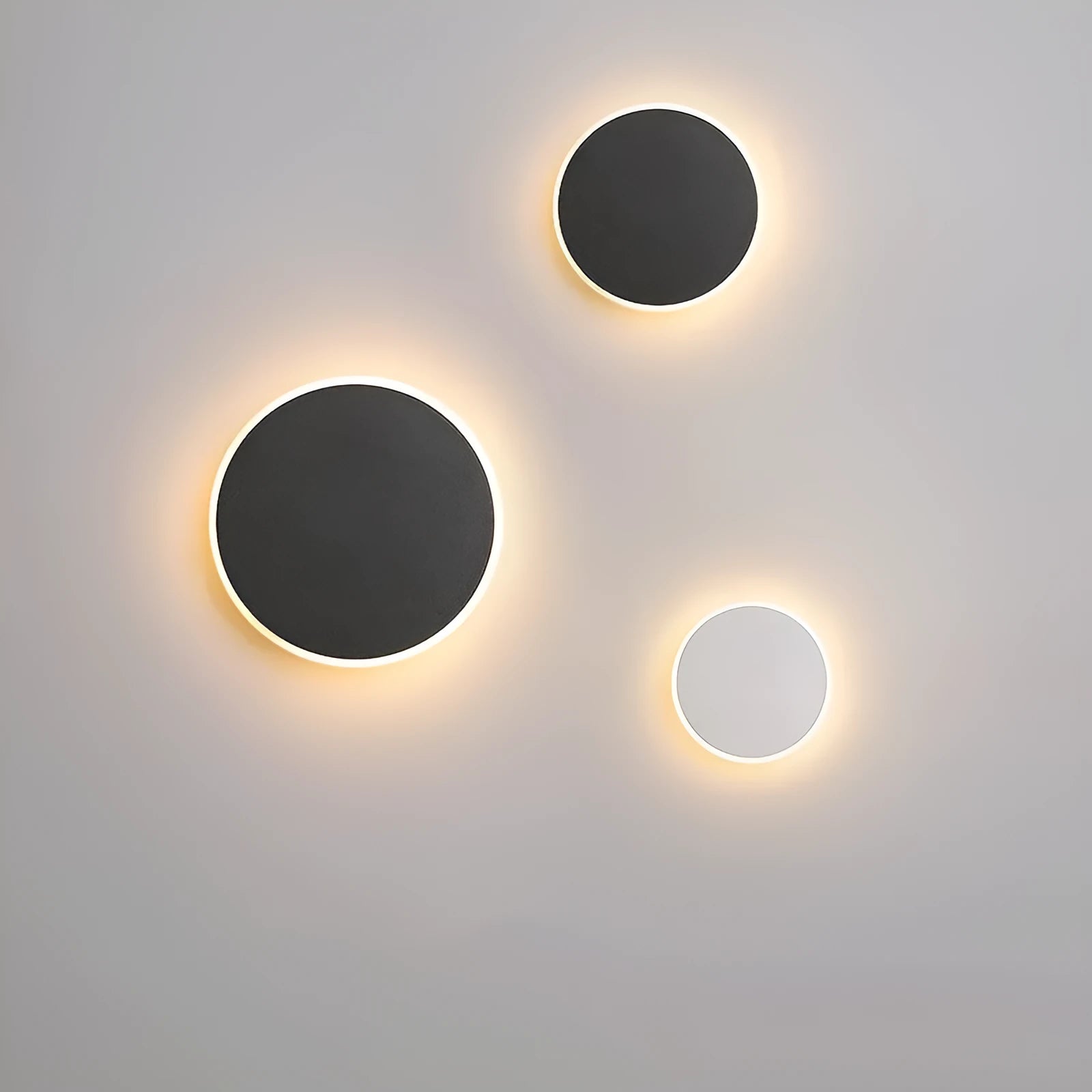 Round 13cm Nordic wall lamp in black finish with warm light