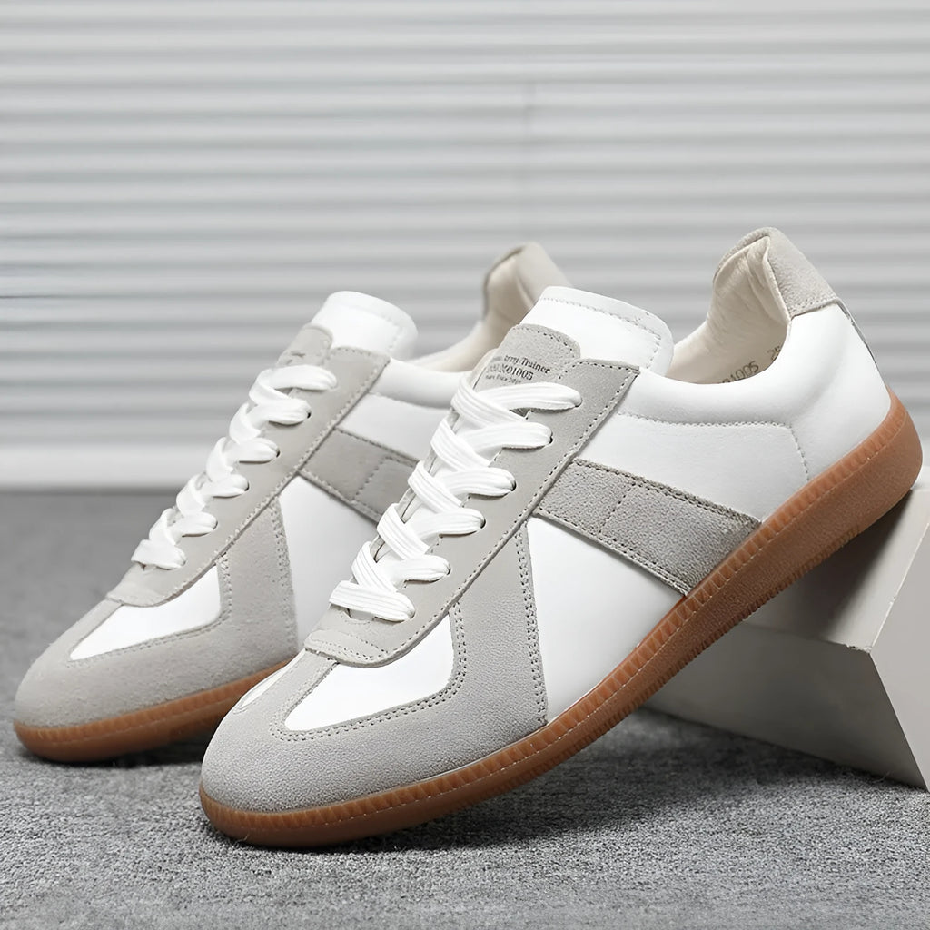 White Japanese-style retro unisex sneakers with low-top design and flat rubber sole