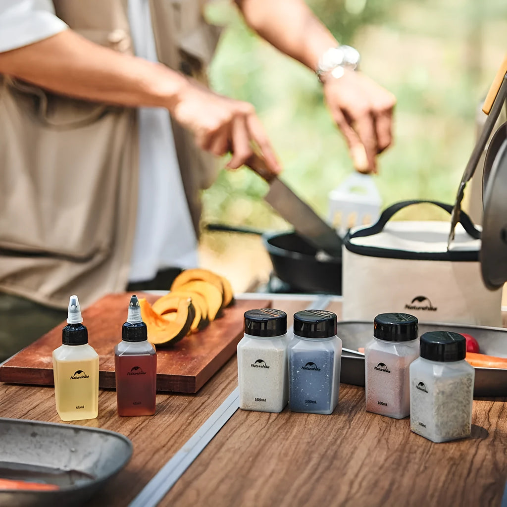 Naturehike six-piece portable plastic seasoning bottle set for outdoor picnics and camping.